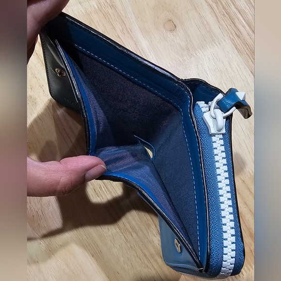 Authentic Valentino Garavani Blue Leather Trifold wallet with White Studs EUC - Picture 5 of 14